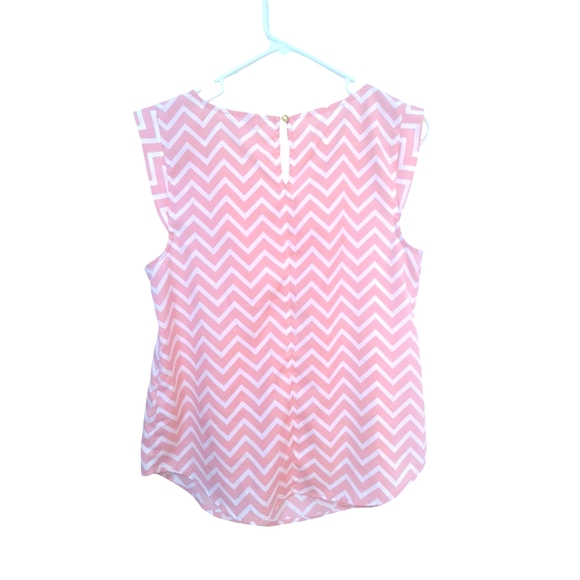 Candie's chevron print in white and light pink/peach size Large. EUC - Picture 3 of 3